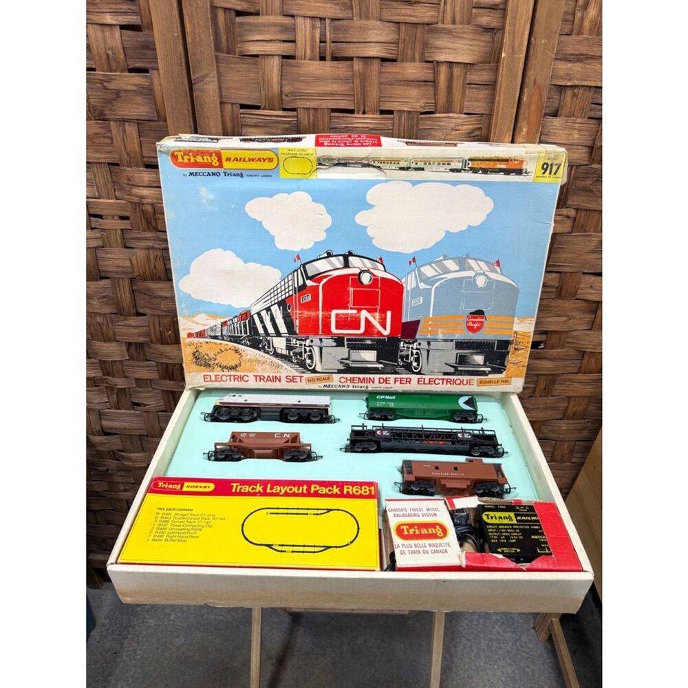 Antique Tri-ang Railways Meccano HO Scale Electric Train Set